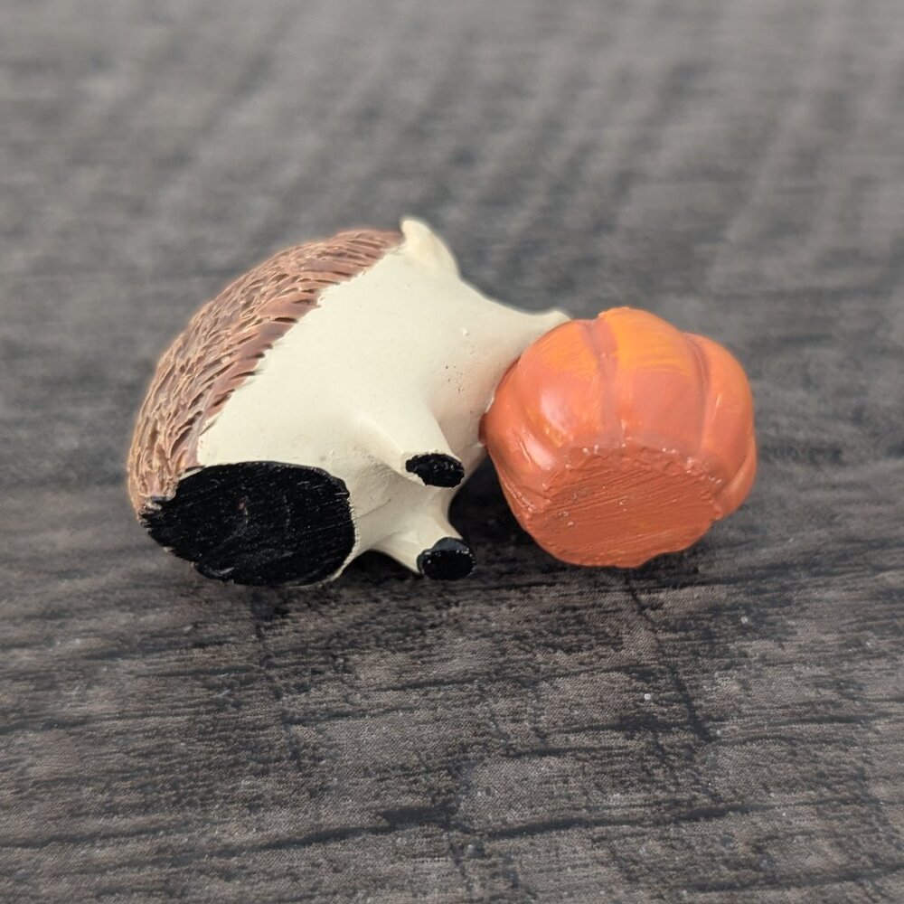 Hedgehog with Pumpkin MINI Decorative Figurine - Picture 4 of 5
